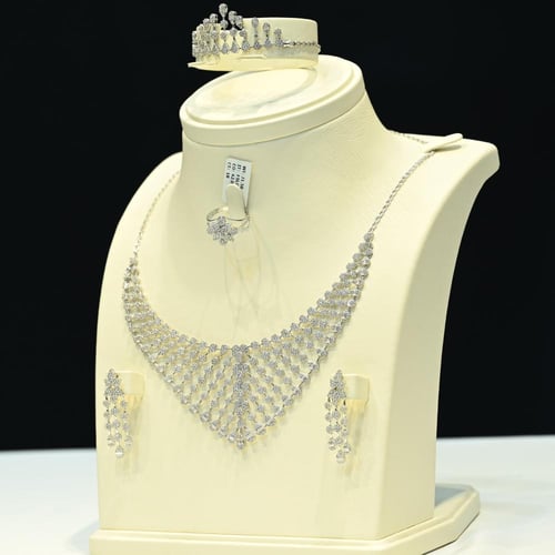 طقم ذهب ابيض تيارا