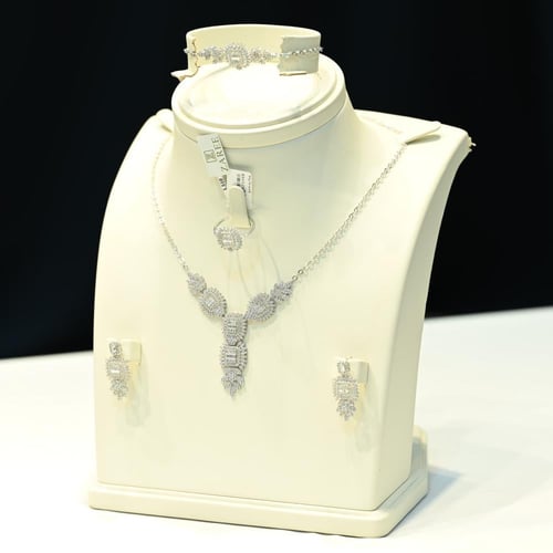 طقم ذهب ابيض زري مربع