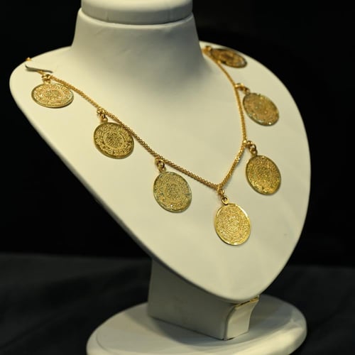 عقد ذهب جنيهات