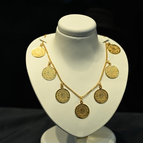 عقد ذهب جنيهات