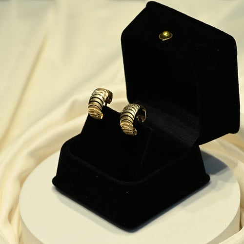 حلق ذهب مقلم دائري