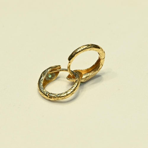 حلق ذهب سنيك عيون خضراء