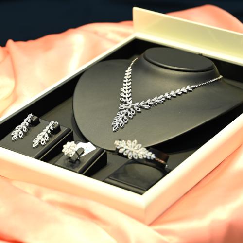 طقم شبكه ذهب ابيض لازوردي كاسكيد