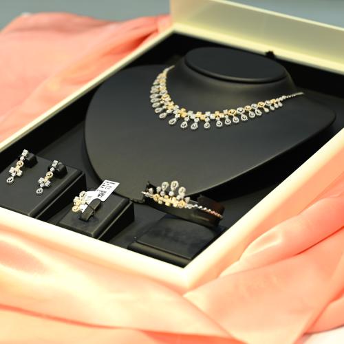 طقم ذهب ابيض واصفر لازوردي دموع