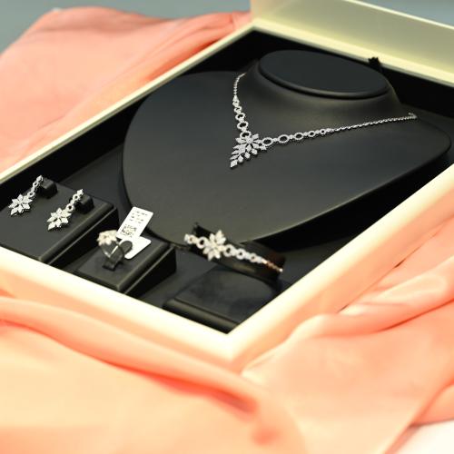 طقم شبكه ذهب ابيض لازوردي نجوم