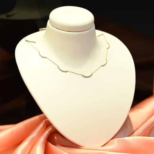 شوكر ذهب نصف قمر