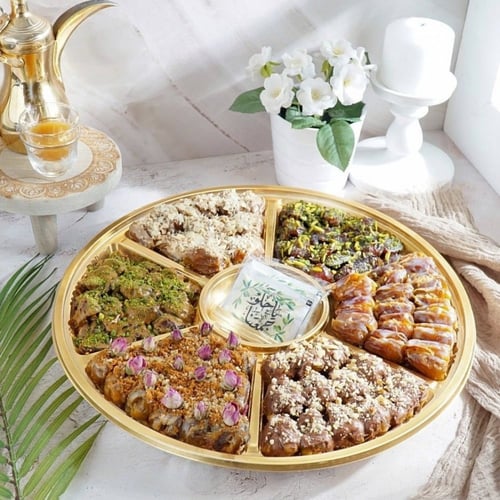 علب بلاستيك مقسمه