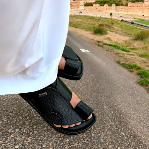 حذاء شرقي صناعة وطنية