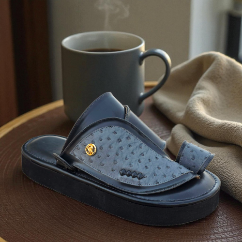 حذاء شرقي رصاصي