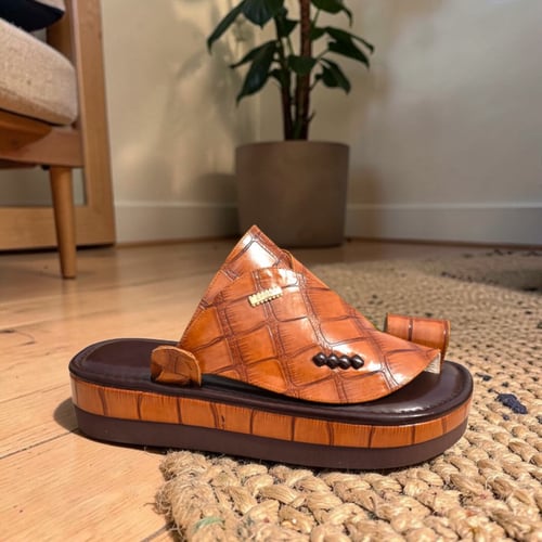 حذاء شرقي وطني ارتفاع دبل