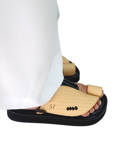 حذاء شرقي - بيج نقش مجدول وسط