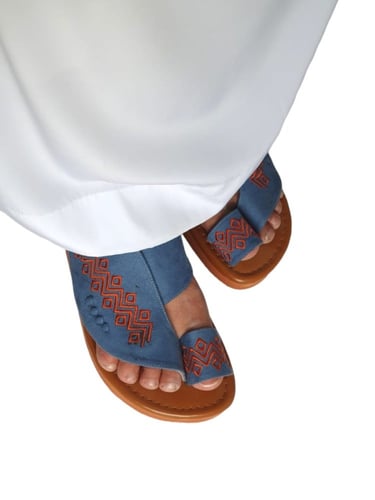 مخمل مطرز شرقي سماوي