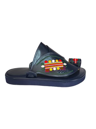 حذاء مطرز شرقي - لون مميز