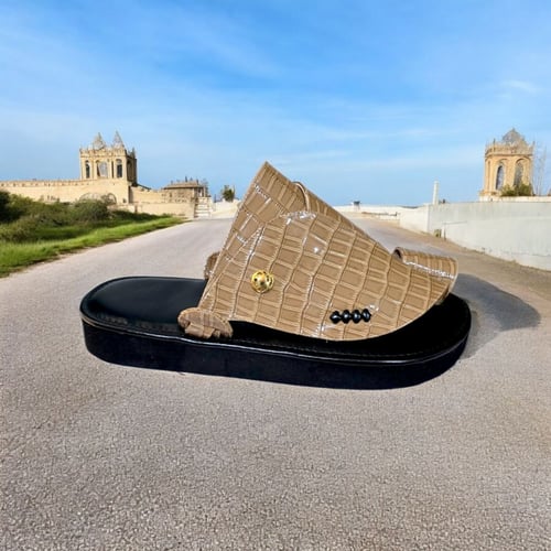 حذاء شرقى مرتفع