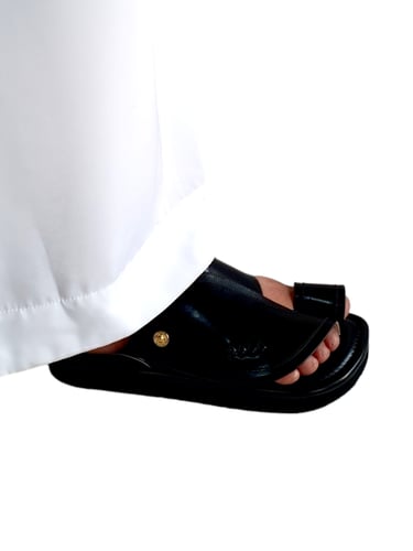 حذاء شرقي -اسود سادة وسط