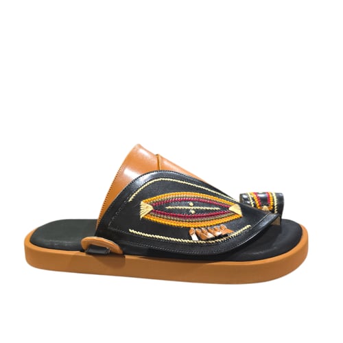 اسود مطرز ارتفاع وسط مكسي