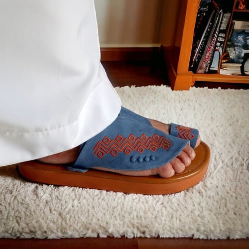 مخمل مطرز شرقي سماوي