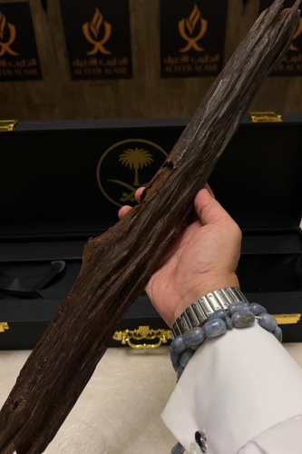 قطعة عود هندي لضيافة و الاهداء الوزن 382 جرام