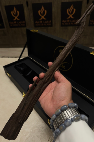 قطعة عود هندي دبل سوبر الوزن 126 جم فخمة