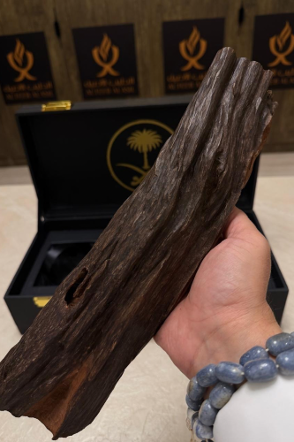 قطعة عود هندي لضيافة و الاهداء الوزن 348 جرام