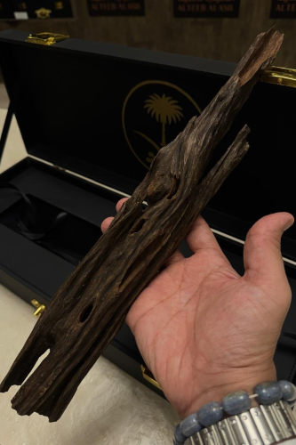 قطعة عود هندي دبل سوبر الوزن 160 جم فخمة