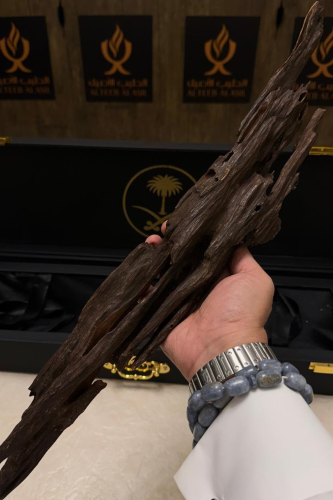 قطعة عود هندي لضيافة و الاهداء الوزن 242 جرام
