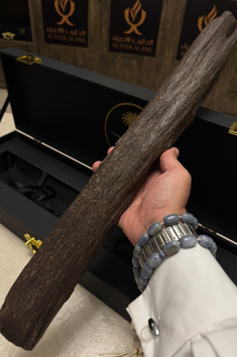 قطعة عود هندي كلاكاس لضيافة و الاهداء الوزن 364 جم...