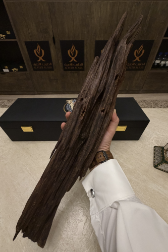 قطعة عود هندي لضيافة و الاهداء الوزن 610 جم فخمة