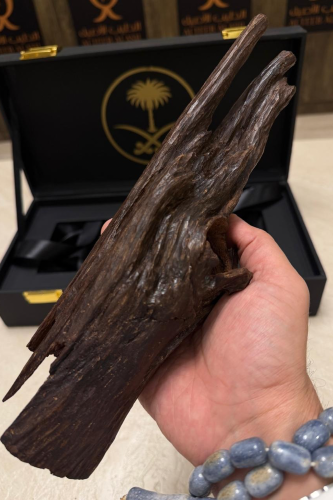 قطعة عود هندي فخمة للضيافة الوزن 150 جرام