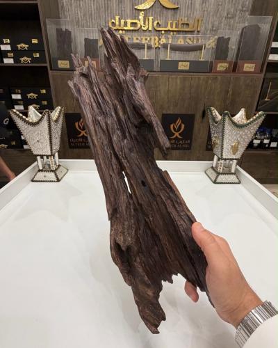 قطعة عود هندي ديكور للإهداء 598 جرام