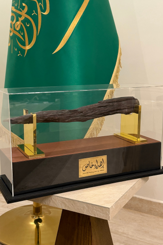 قطعة عود هندي ديكور للاهداء الوزن 260 جرام