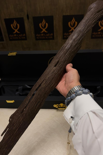 قطعة عود هندي كلاكاس لضيافة و الاقتناء الوزن 196 ج...