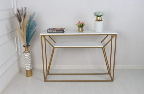 مدخل حديد سطح خشب شبيه بالرخام ابيض