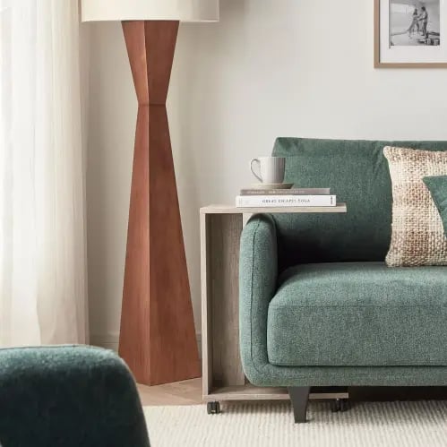 طاولة جانبية بعجلات