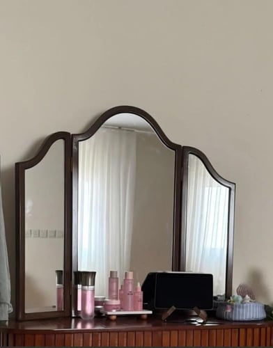 مراية تسريحة الهبة الخشبية