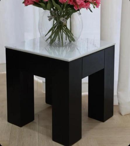 طاولة زاوية خشب سنديان سطح رخام