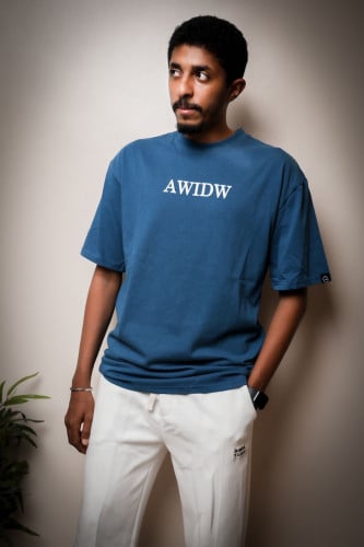 تيشيرت بطبعة ورود من الخلف