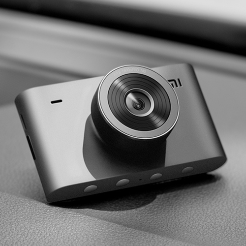 شاومي - كاميرا السيارة على لوحة القيادة