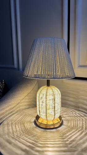 ابجورة طاوله بالخيوط LED