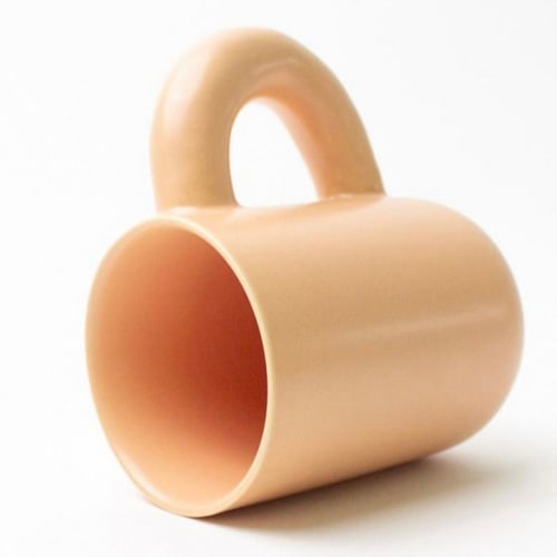 كوب بمقبض عريض