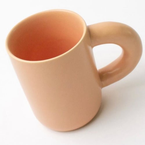 كوب بمقبض عريض