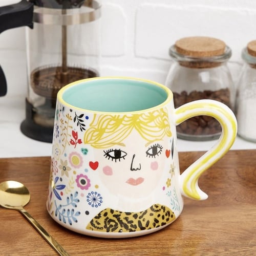 كوب برسمة بارزة - woman