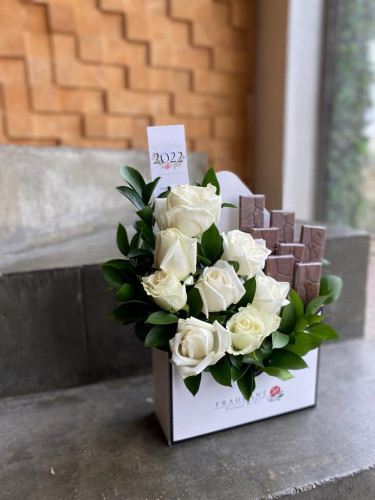 ظرف الورد بالشوكولاتة