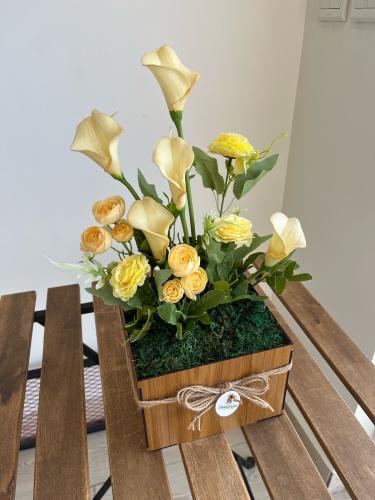 تنسيق ورد صناعي فاخر