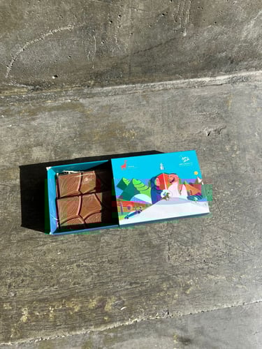 بوكس اليوم الوطني بشعارك الخاص