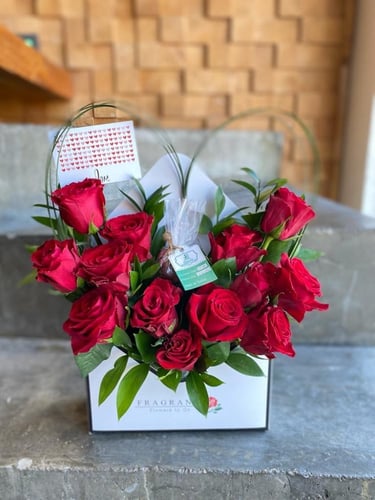 ظرف الروز الاحمر بالشوكولا