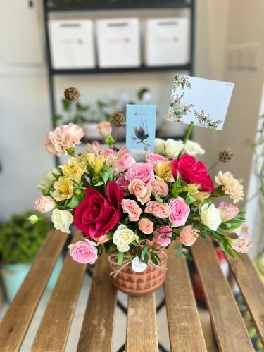 ربيع الورد مع قطعه تشوكليت