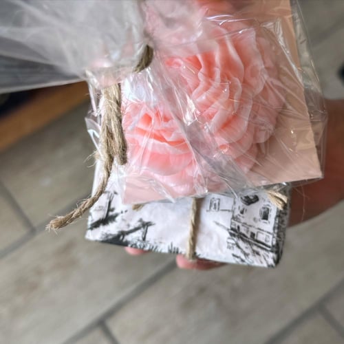 شموع البيوني مغلفة