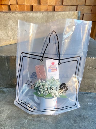 كوب المعلمة بالورد و الشوكولاتة