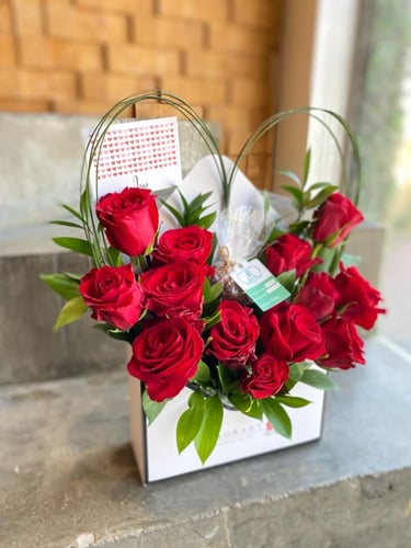 ظرف الروز الاحمر بالشوكولا